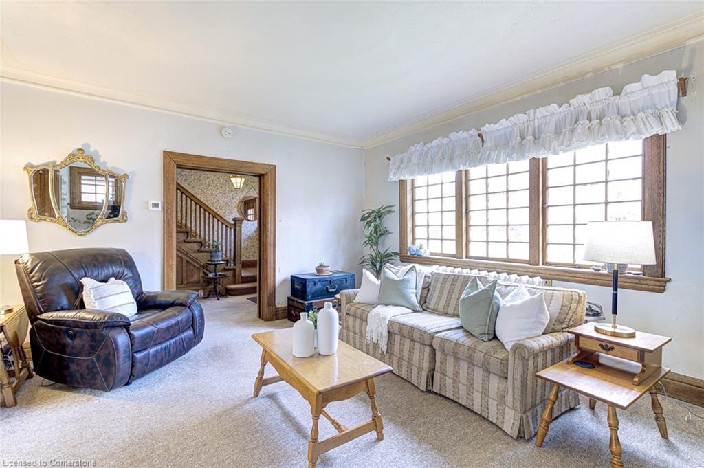 26 Fairleigh Avenue S Property Photo 4