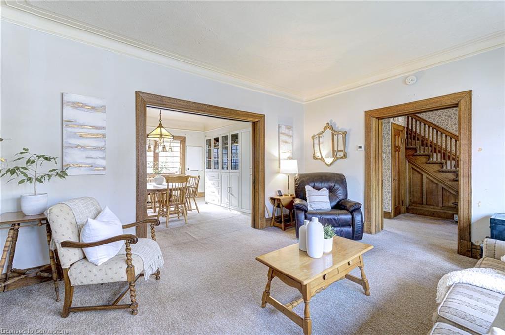 26 Fairleigh Avenue S Property Photo 7