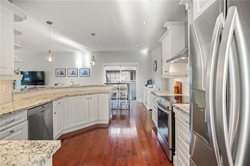 611 Simcoe Street Property Photo 11