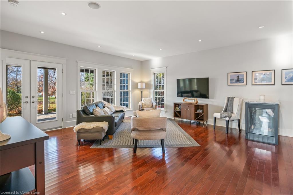 611 Simcoe Street Property Photo 15