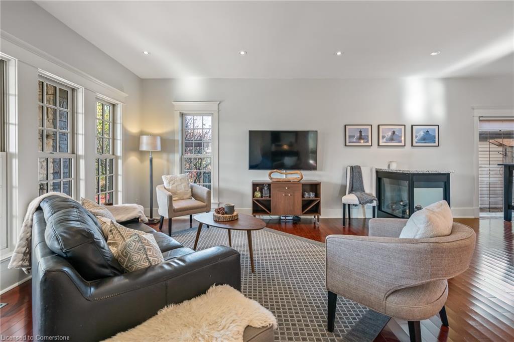 611 Simcoe Street Property Photo 16