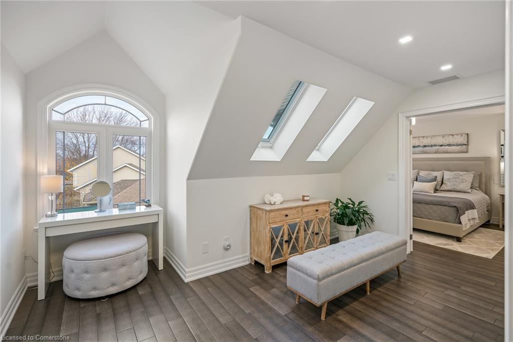 611 Simcoe Street Property Photo 20