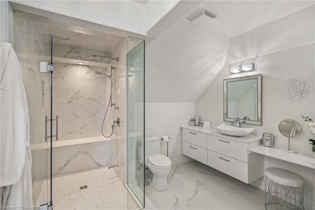 611 Simcoe Street Property Photo 22