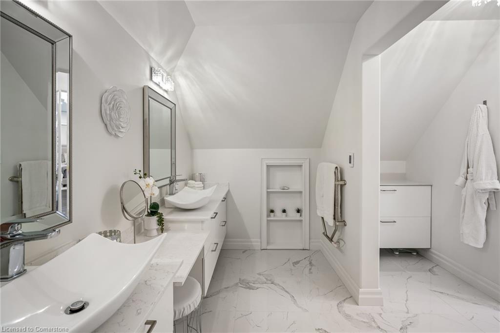 611 Simcoe Street Property Photo 23