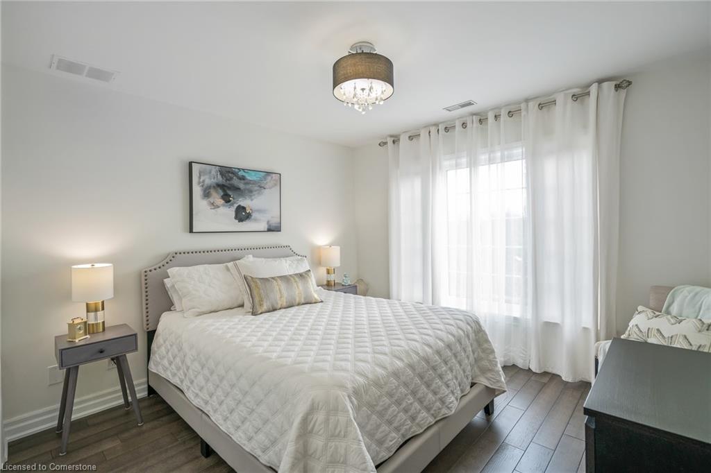 611 Simcoe Street Property Photo 24