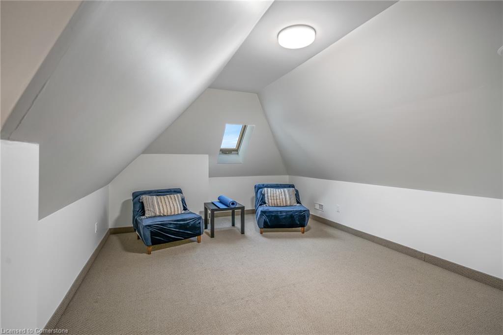 611 Simcoe Street Property Photo 31