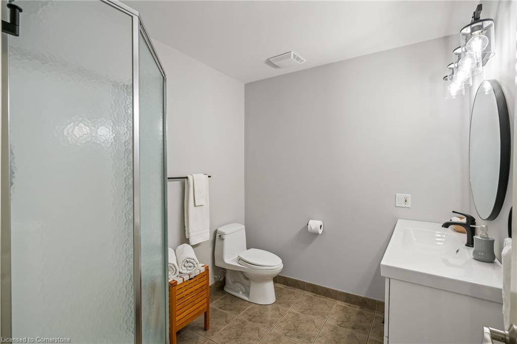 611 Simcoe Street Property Photo 38