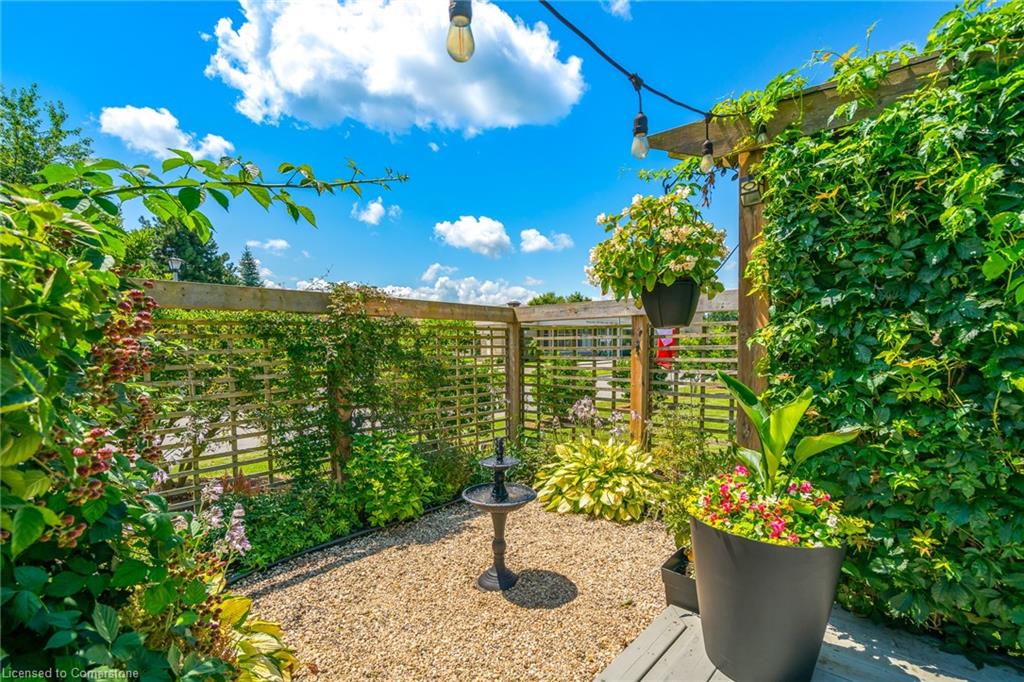 611 Simcoe Street Property Photo 39