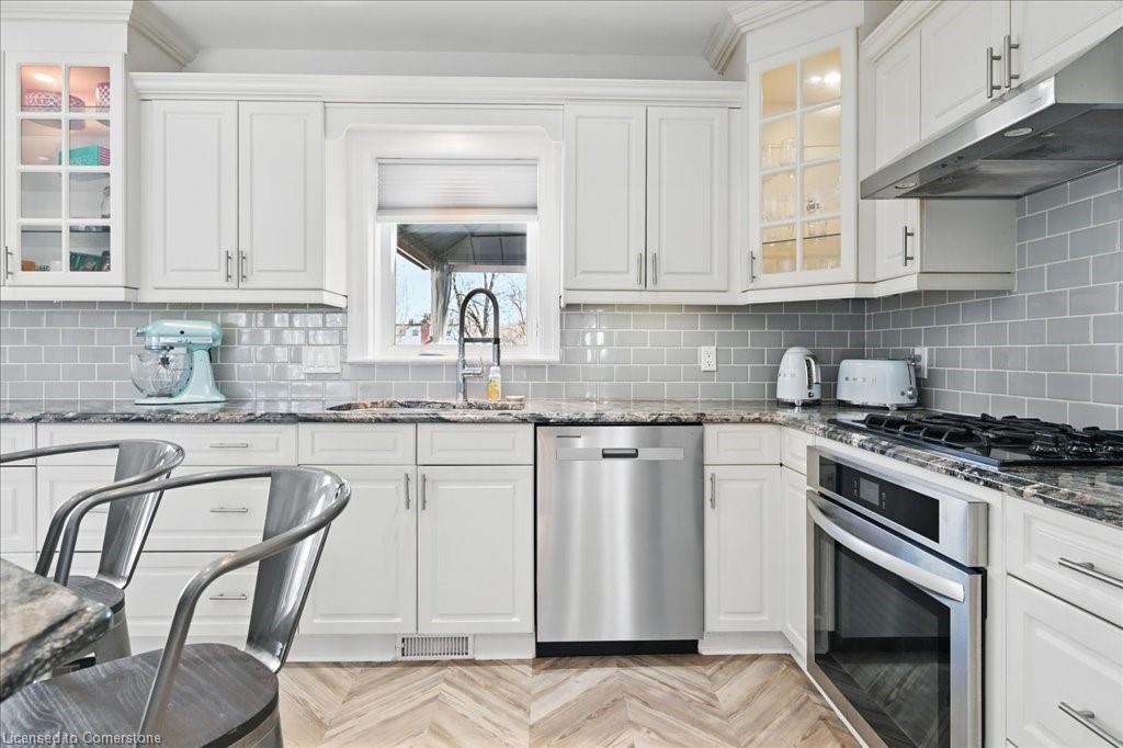 693 King Road Property Photo 15