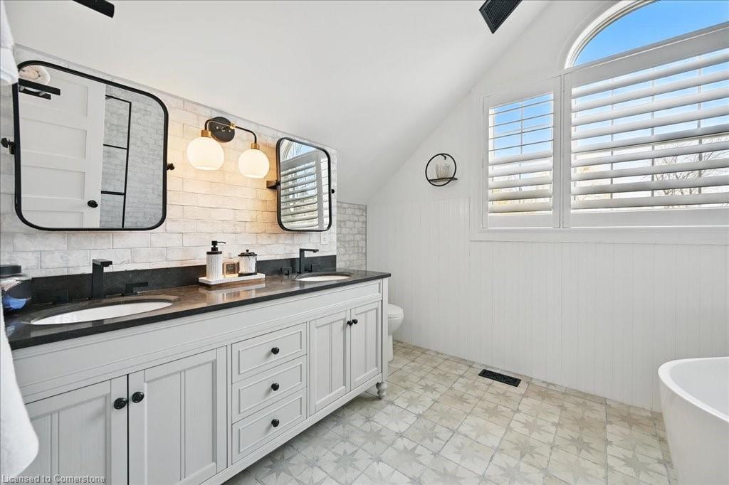 693 King Road Property Photo 25