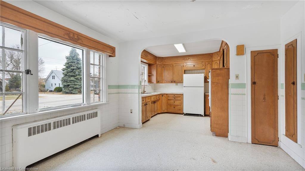 27 Church Street E Property Photo 16