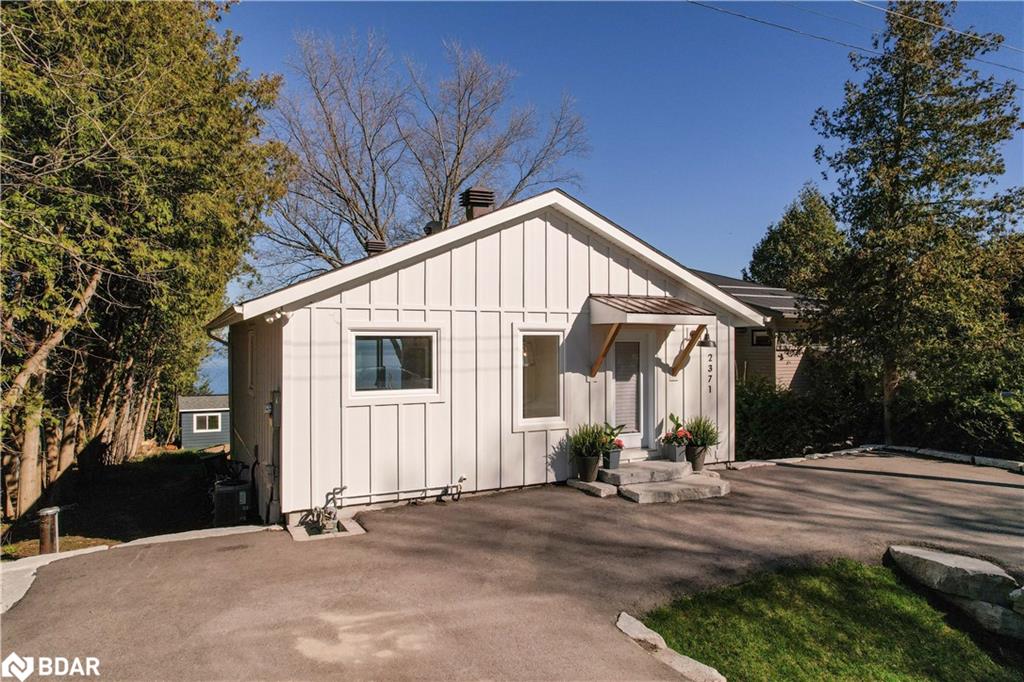 2371 Lakeshore Road E Property Photo 2