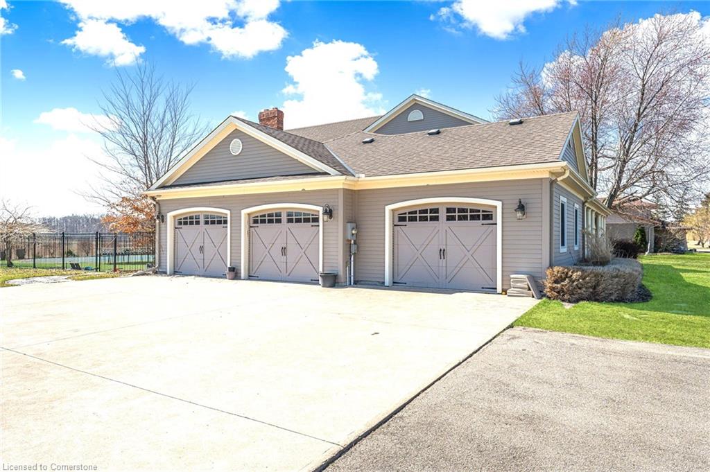 915 Queenston Road Property Photo 2