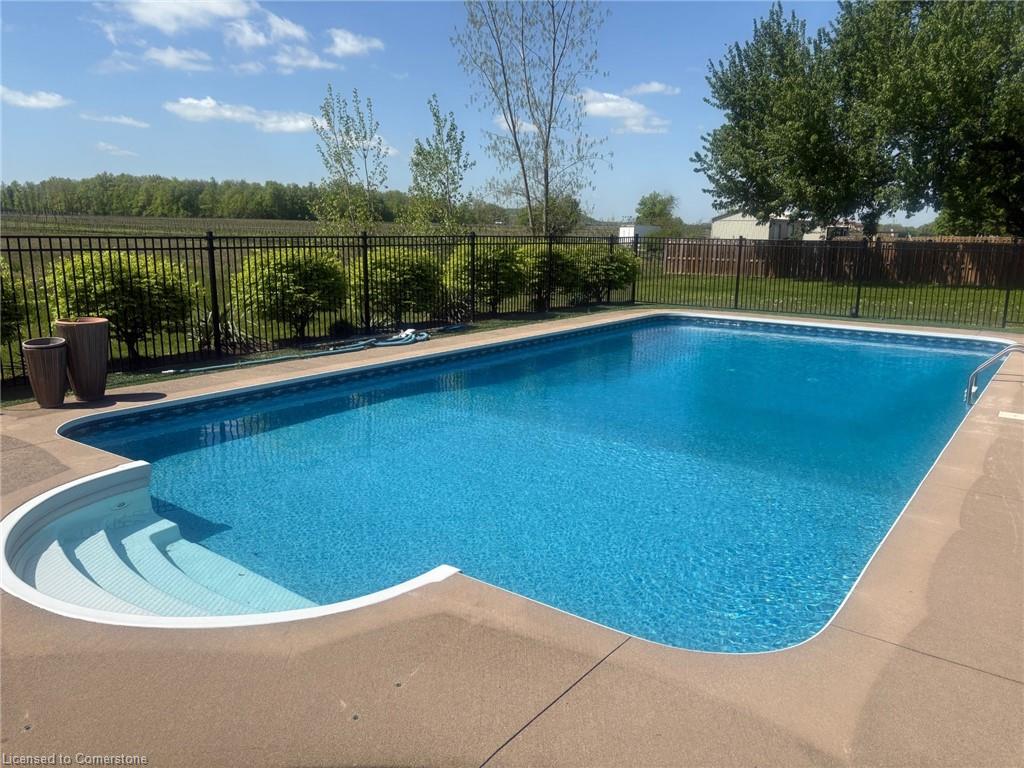 915 Queenston Road Property Photo 6