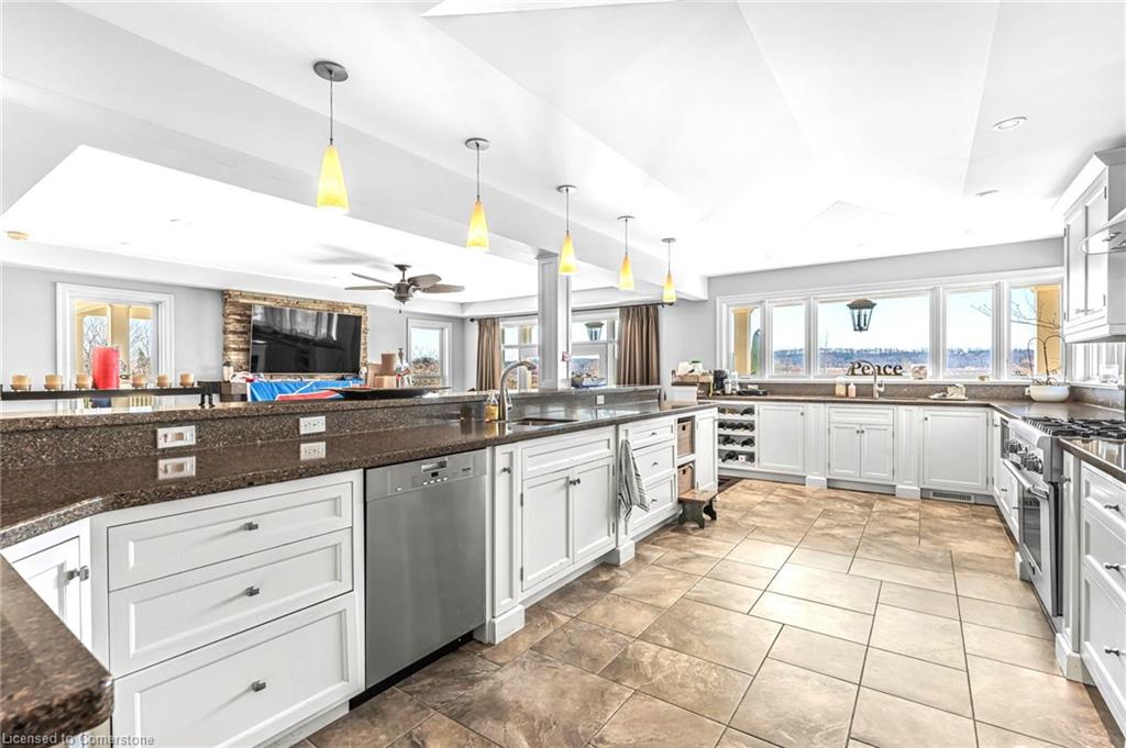 915 Queenston Road Property Photo 15