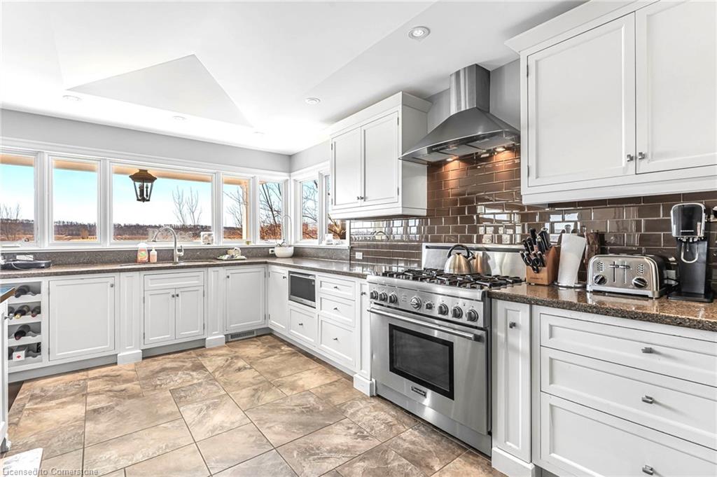 915 Queenston Road Property Photo 16