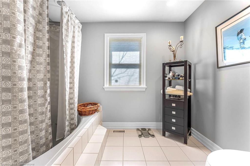 915 Queenston Road Property Photo 31