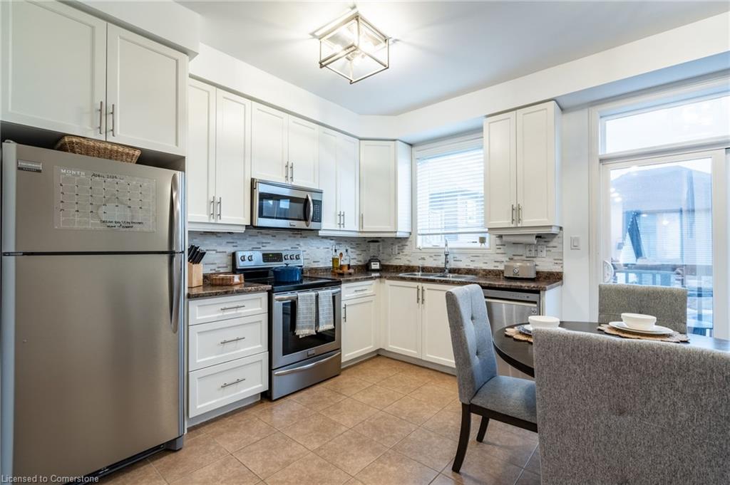 11-247 Festival Way Property Photo 8