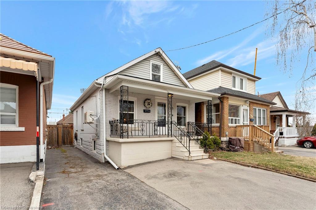 65 Connaught Avenue N Property Photo 3