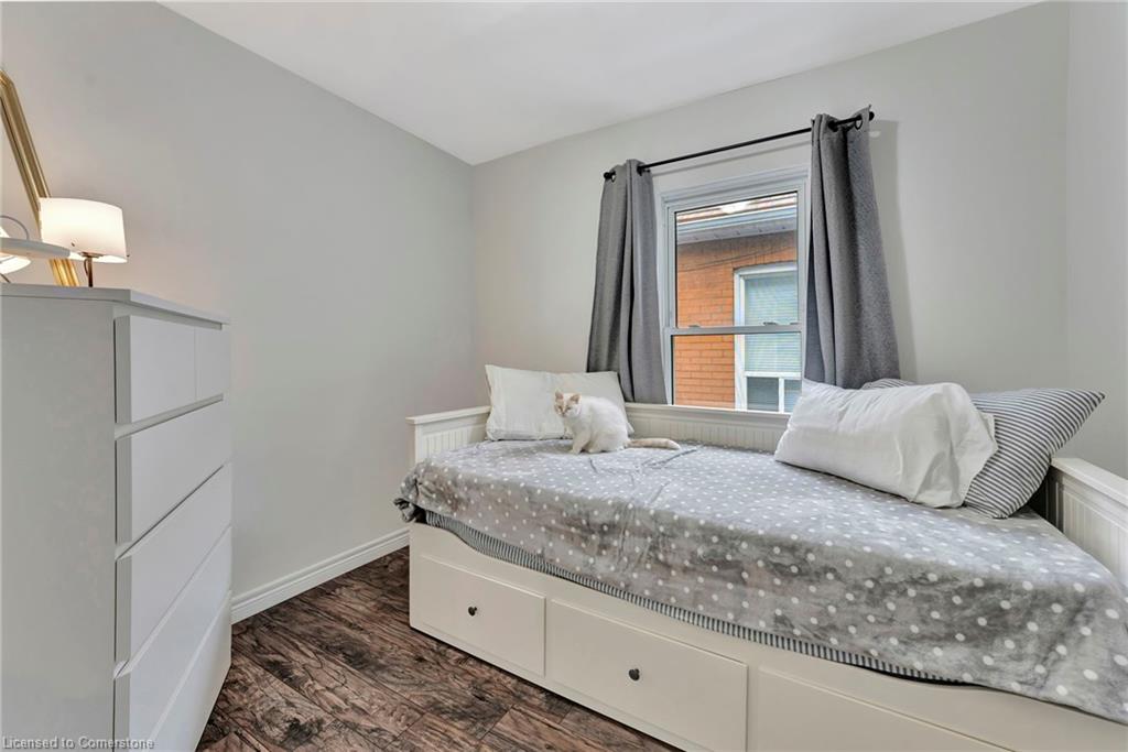 65 Connaught Avenue N Property Photo 10