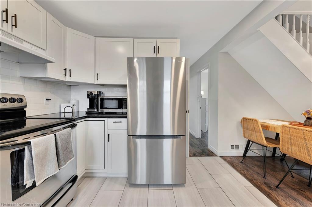 65 Connaught Avenue N Property Photo 18