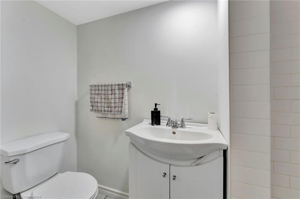 65 Connaught Avenue N Property Photo 23