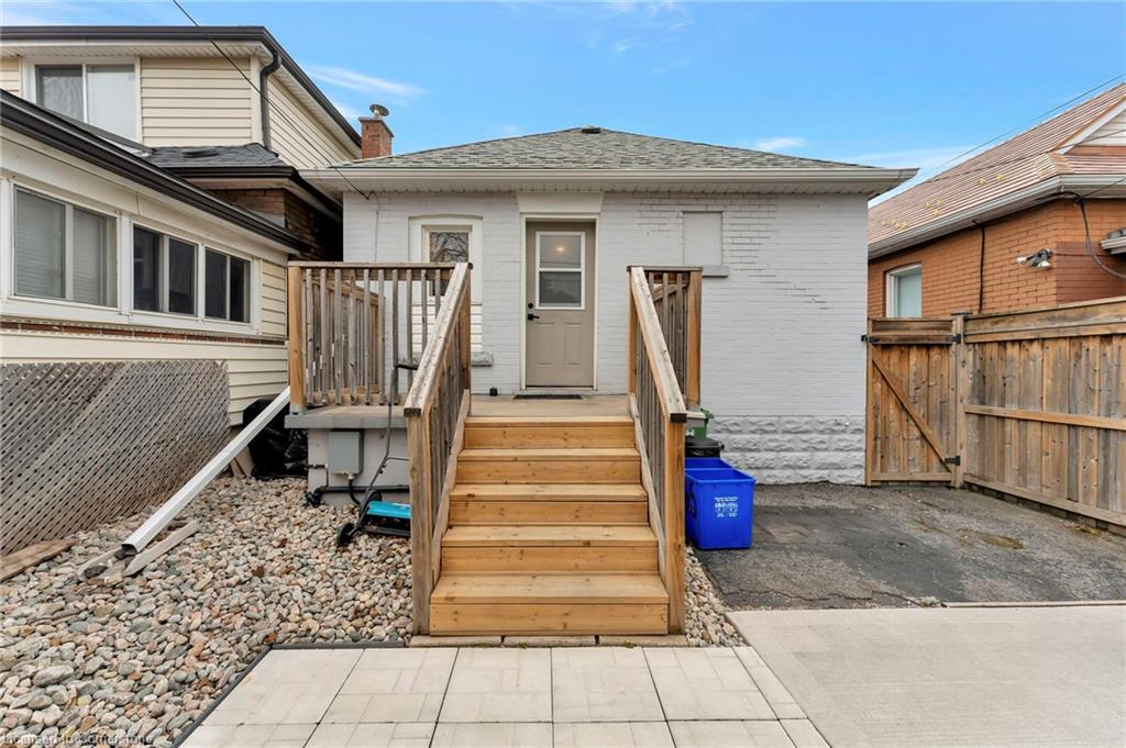 65 Connaught Avenue N Property Photo 33