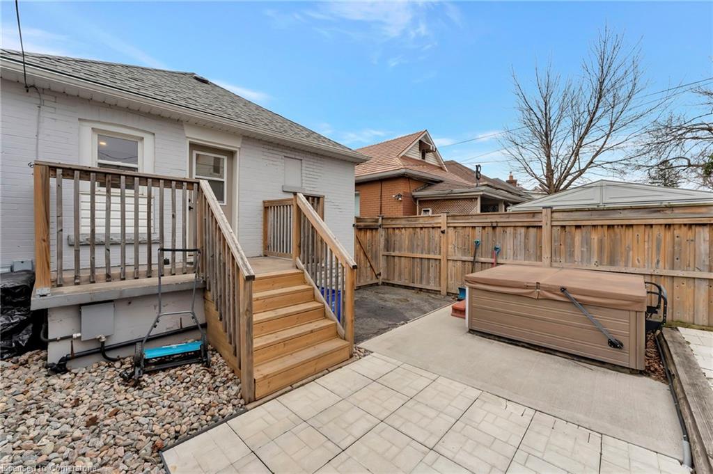 65 Connaught Avenue N Property Photo 35
