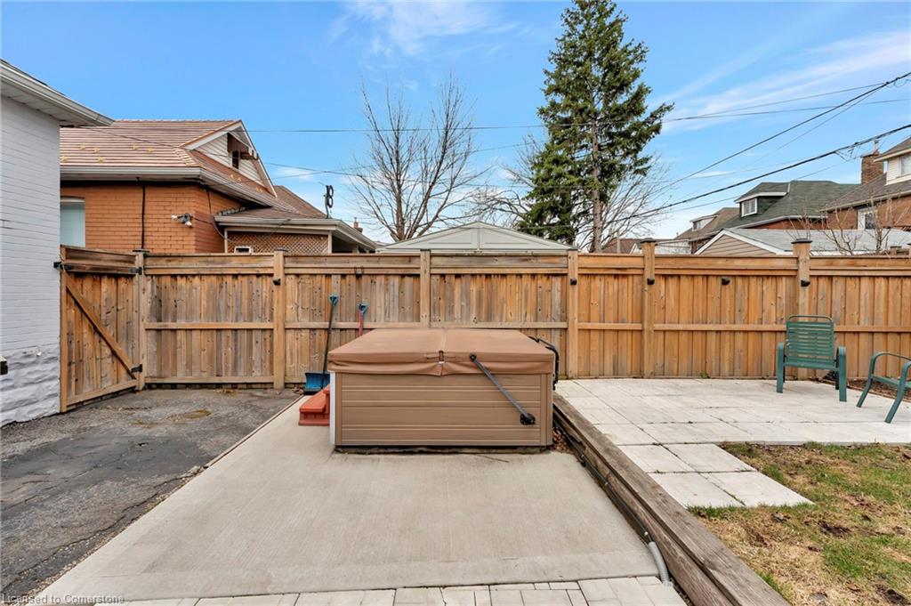 65 Connaught Avenue N Property Photo 36
