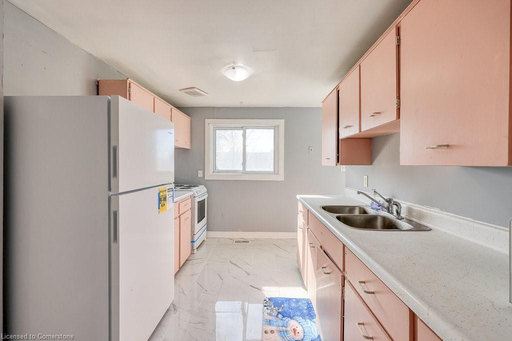 8-75 Springbank Avenue N Property Photo 11