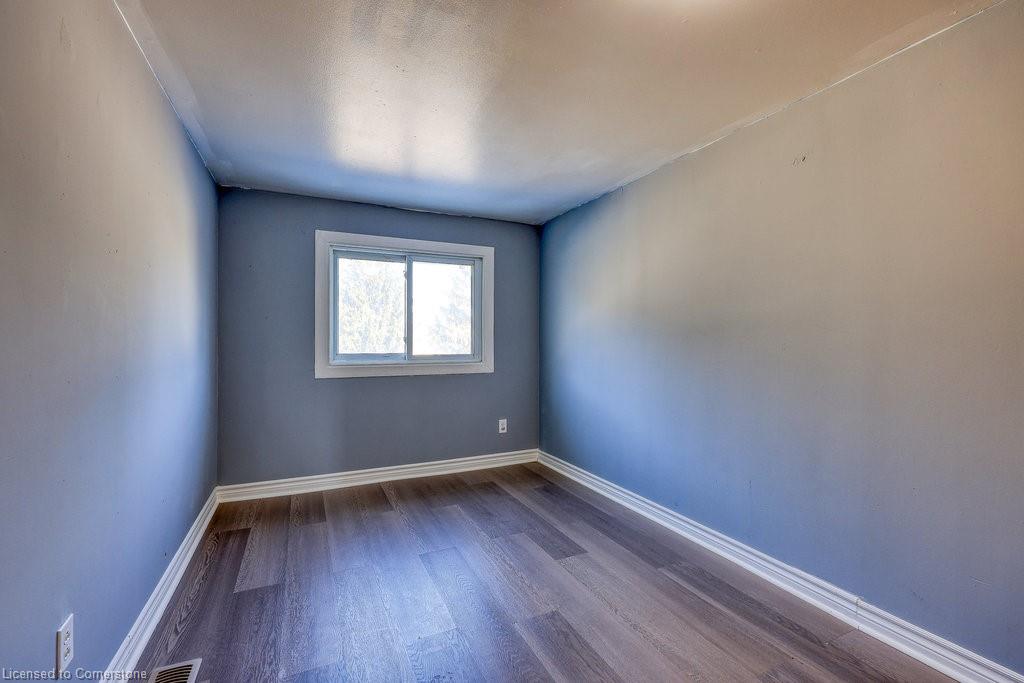 8-75 Springbank Avenue N Property Photo 22