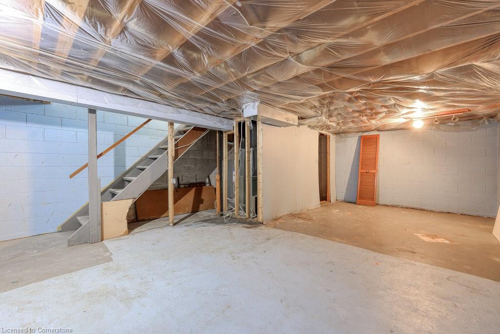 8-75 Springbank Avenue N Property Photo 24