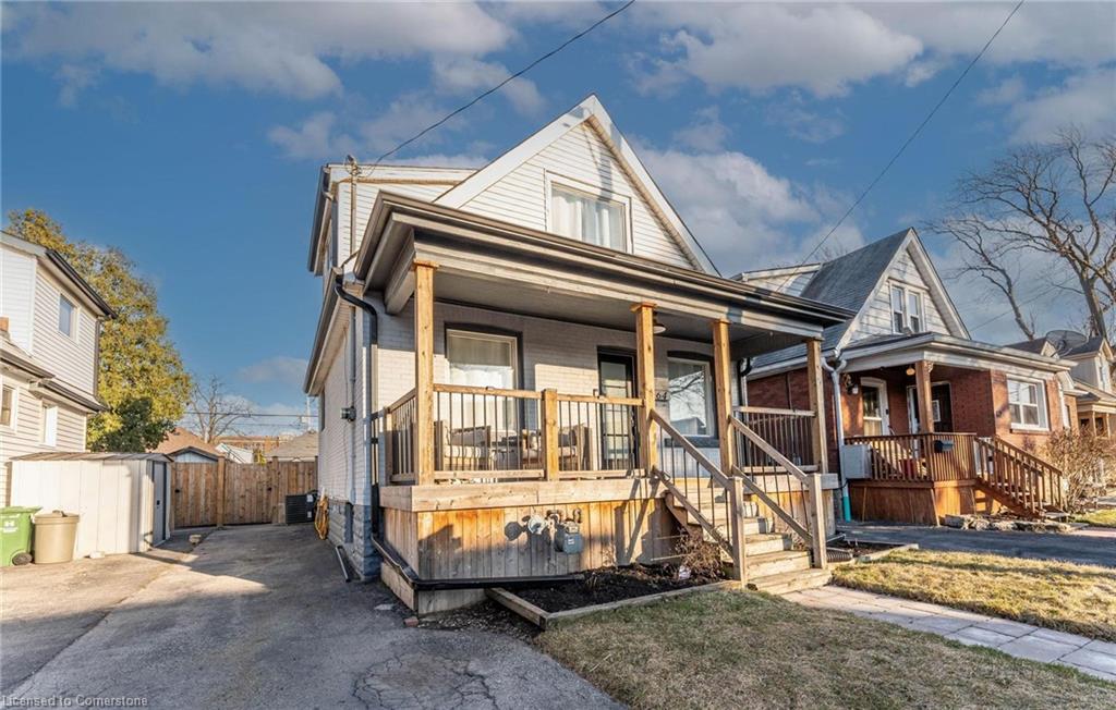 64 Barons Avenue N Property Photo 1