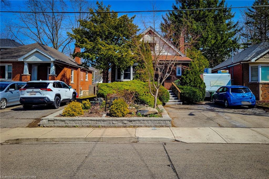 33 Norfolk Street S Property Photo