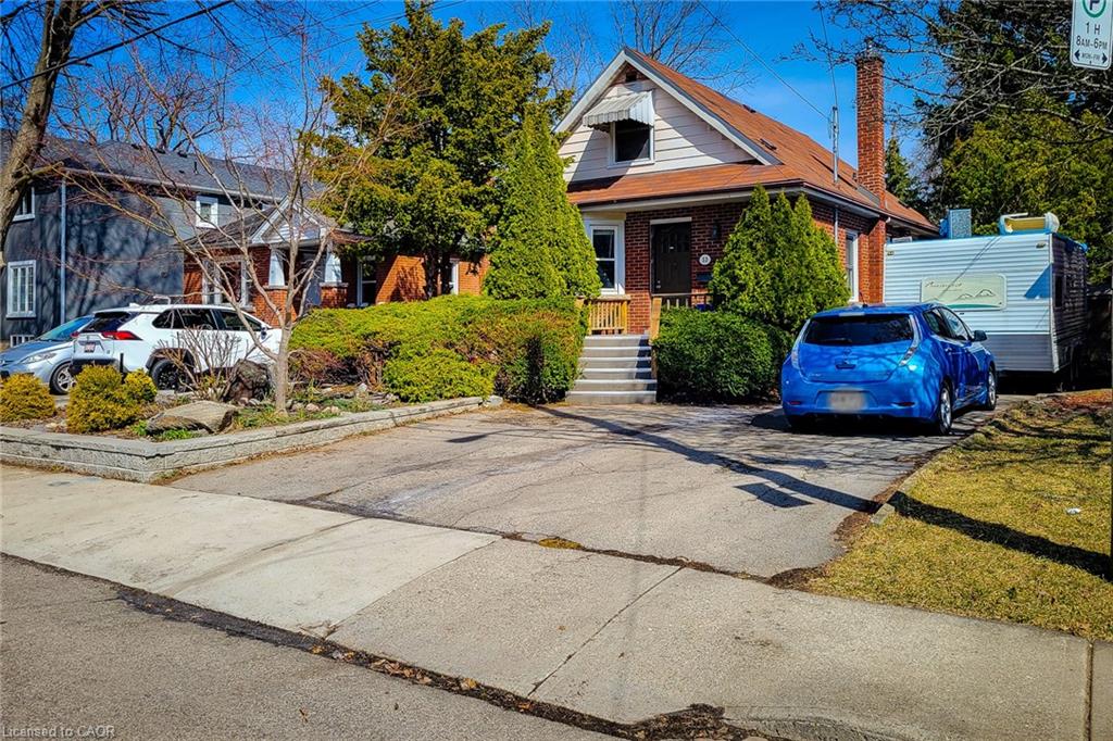33 Norfolk Street S Property Photo 2