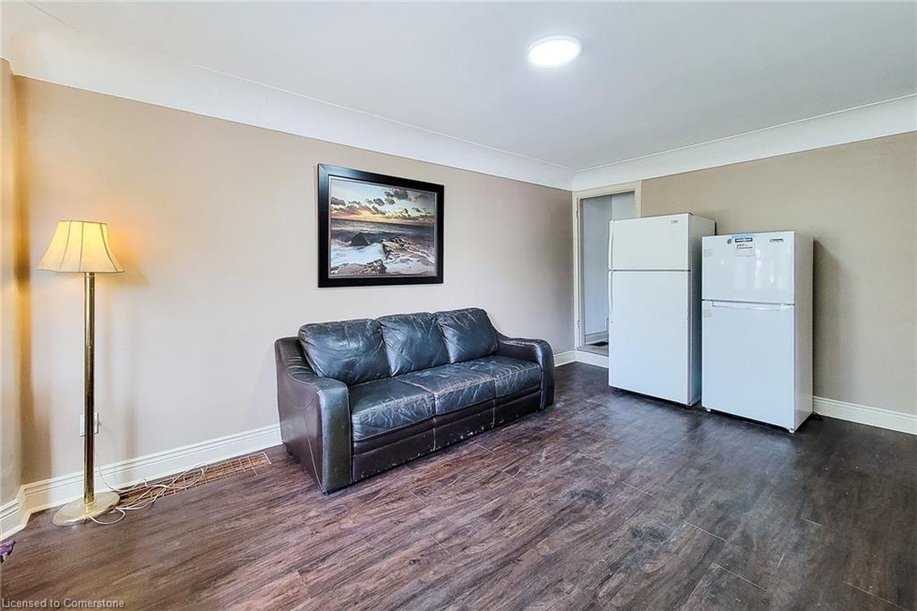 33 Norfolk Street S Property Photo 4
