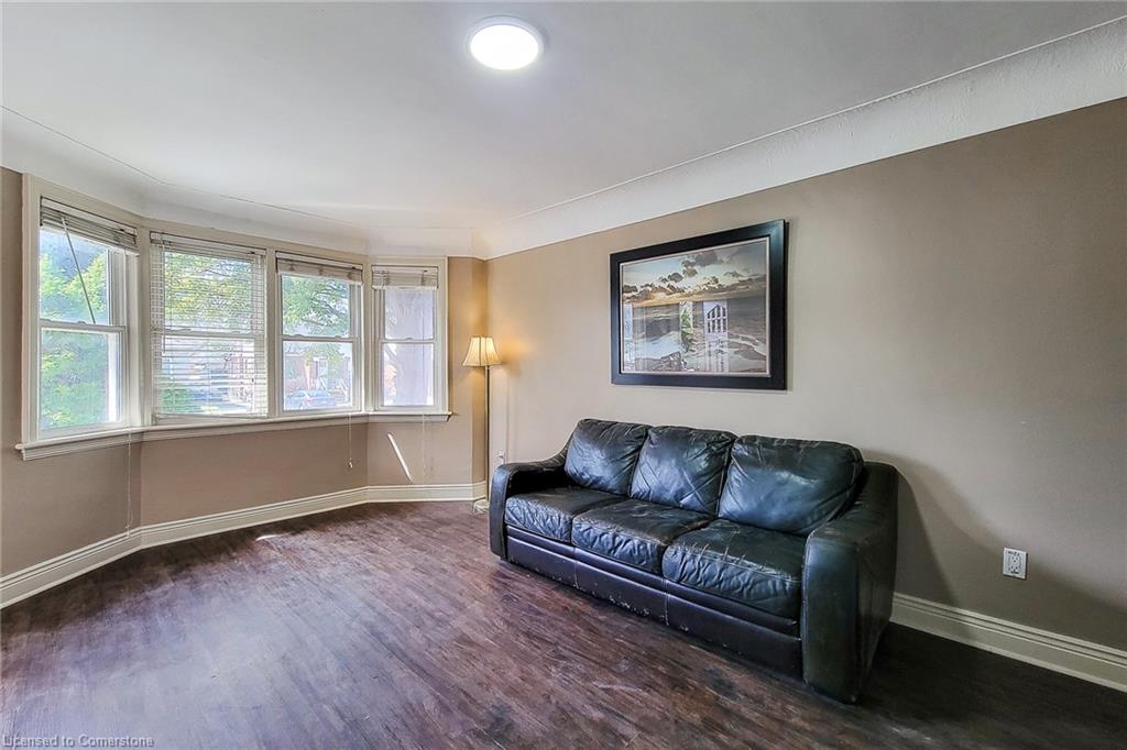 33 Norfolk Street S Property Photo 5