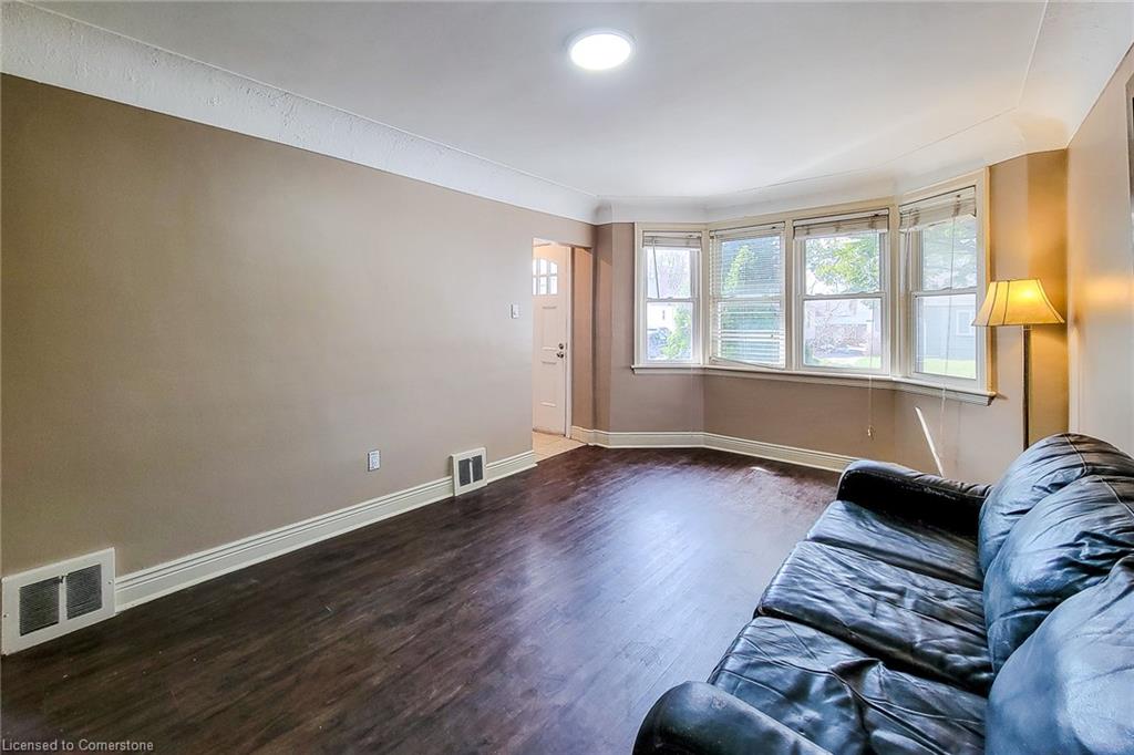 33 Norfolk Street S Property Photo 6