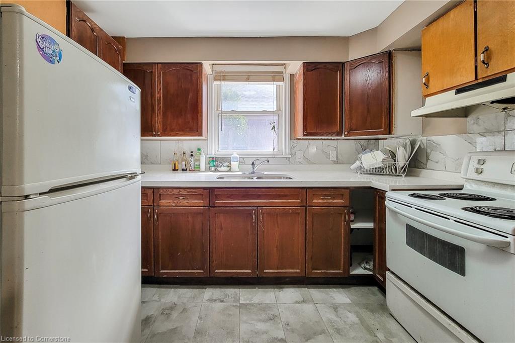 33 Norfolk Street S Property Photo 7