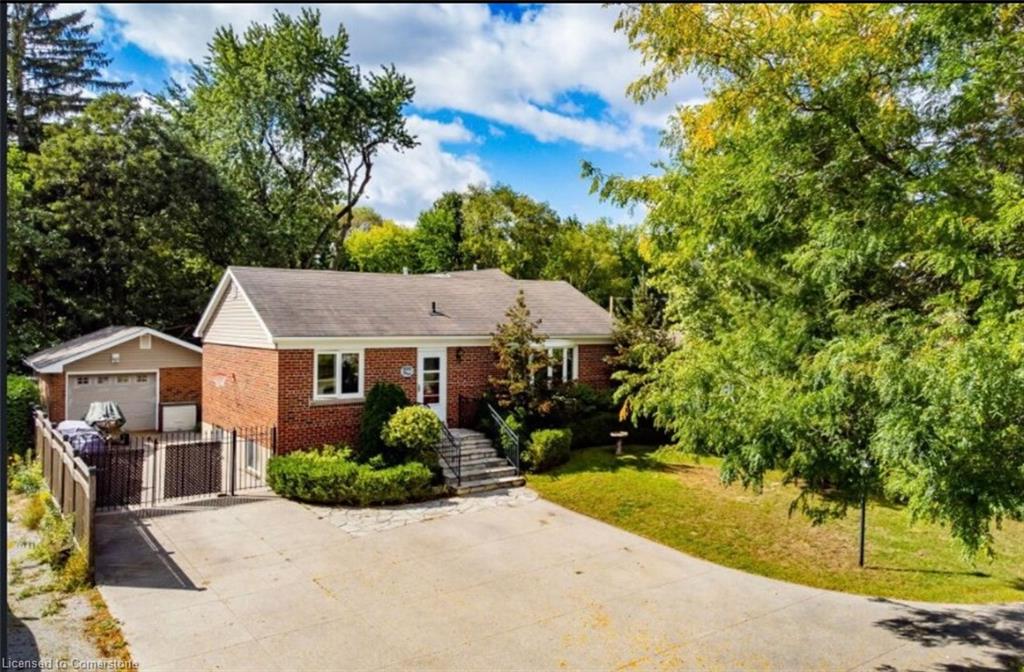 550 Fourth Line Property Photo