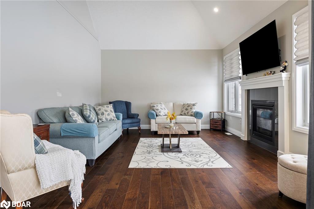 1 Grundy Crescent Property Photo 4
