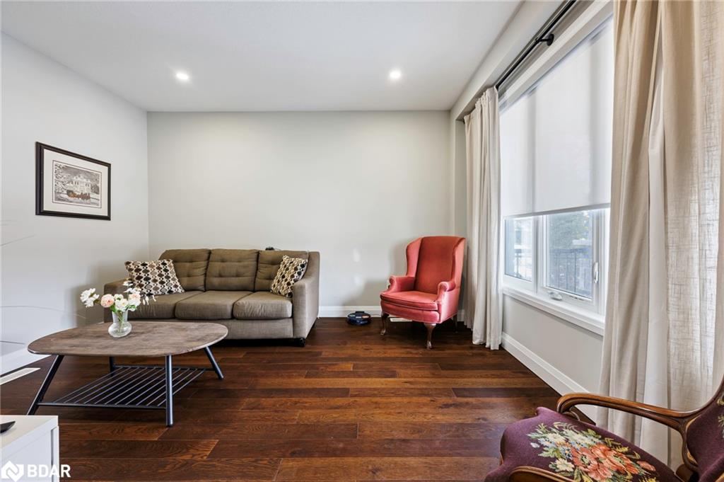 1 Grundy Crescent Property Photo 6