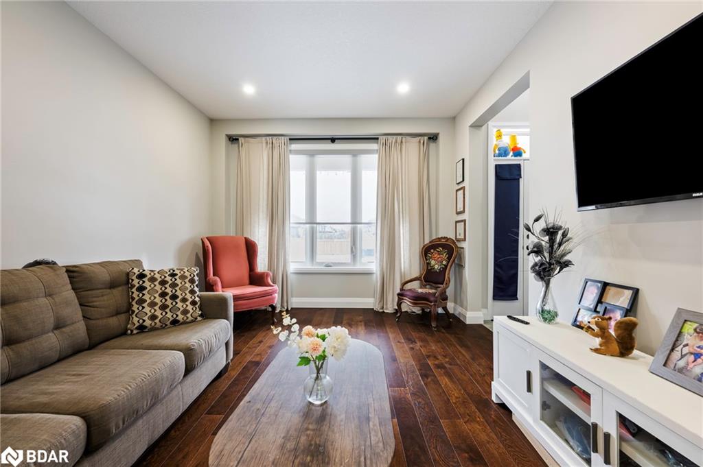 1 Grundy Crescent Property Photo 7