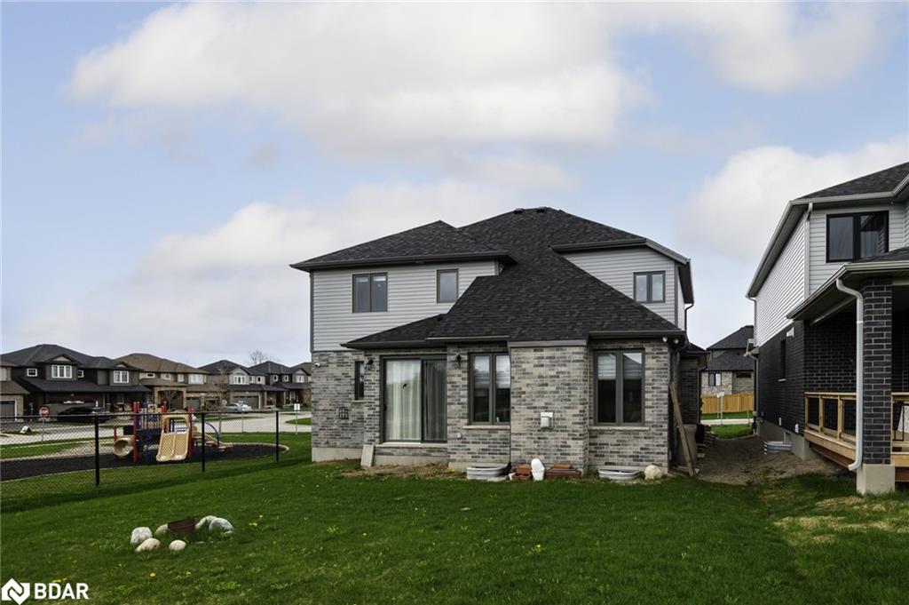 1 Grundy Crescent Property Photo 12