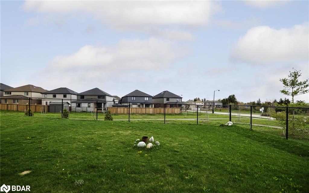 1 Grundy Crescent Property Photo 13