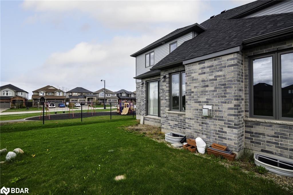 1 Grundy Crescent Property Photo 14