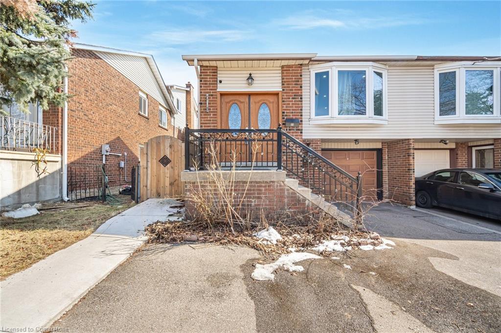 35 Baycrest Drive Property Photo