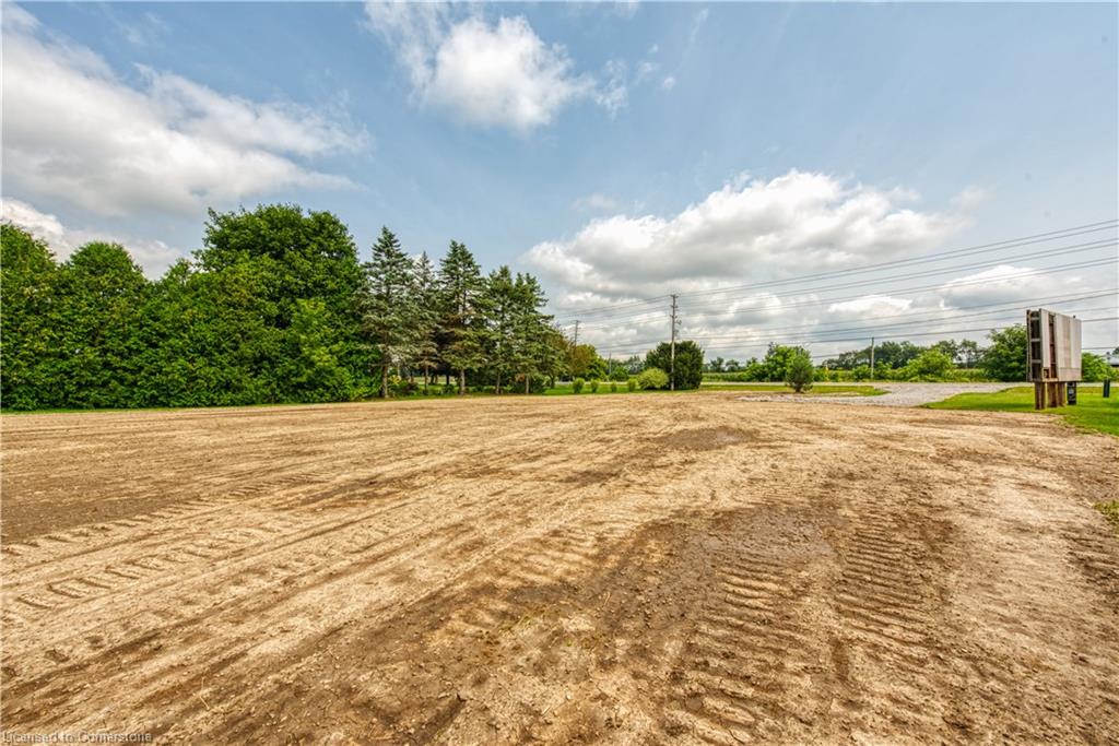 1042 Norfolk Street N Property Photo 20