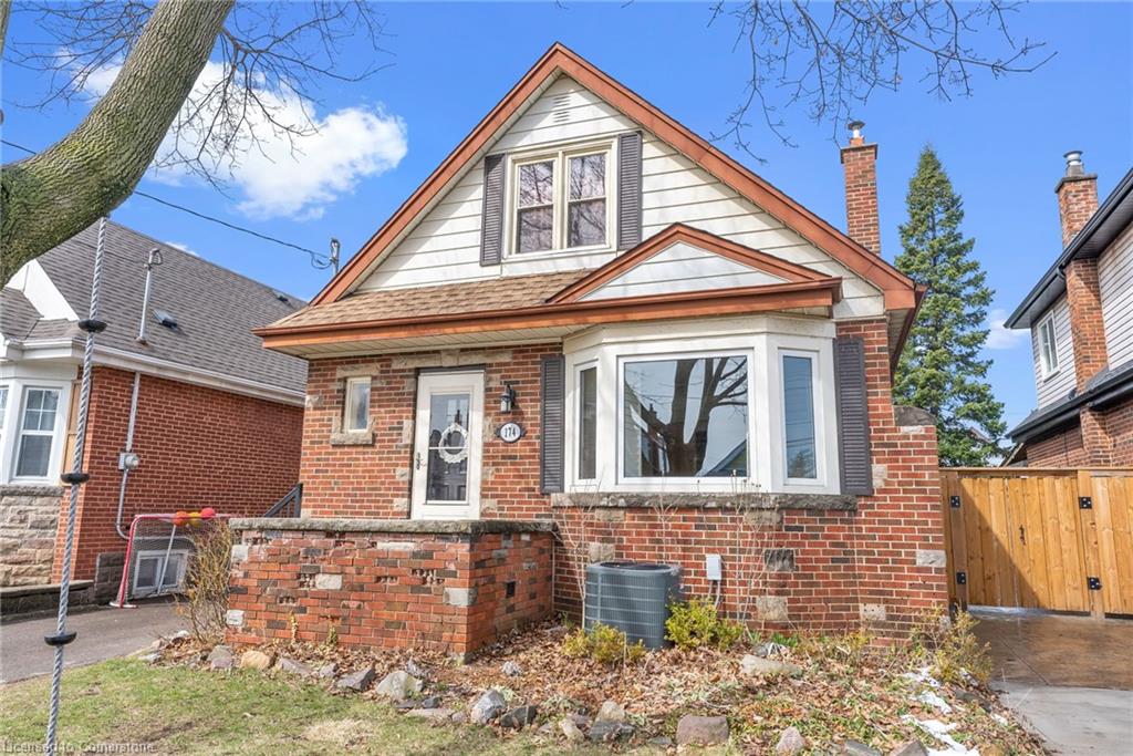 174 Huxley Avenue S Property Photo 1