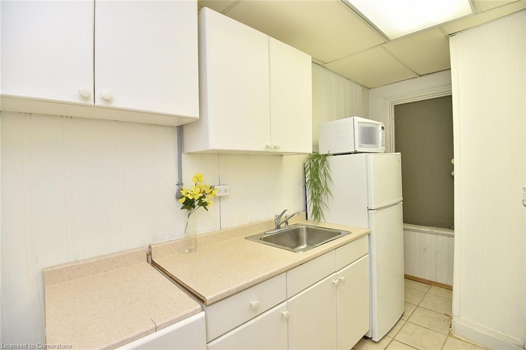 275 Main Street W Property Photo 22